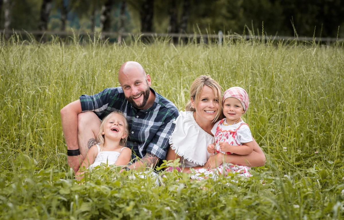 angela-weibel-fotografie-familienfotografin-berner-oberland-001_mini